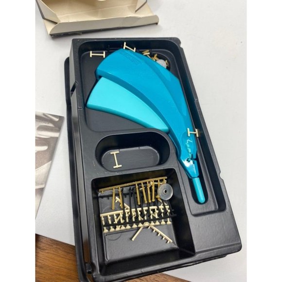 Vintage Dennison Buttoneer Plus 00-130 All Purpose Attacher - Picture 6 of 8